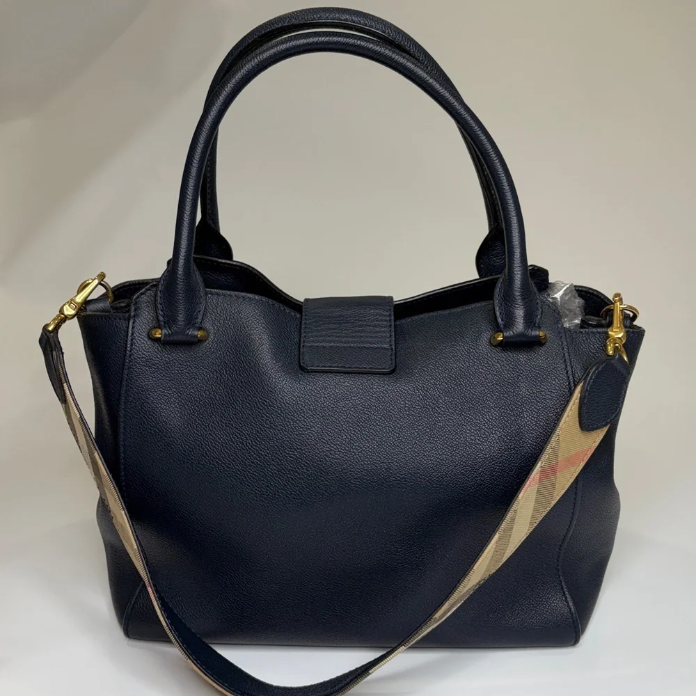 BURBERRY Blue Grained Leather Medium Buckle Tote Bag - Picture 6 of 16